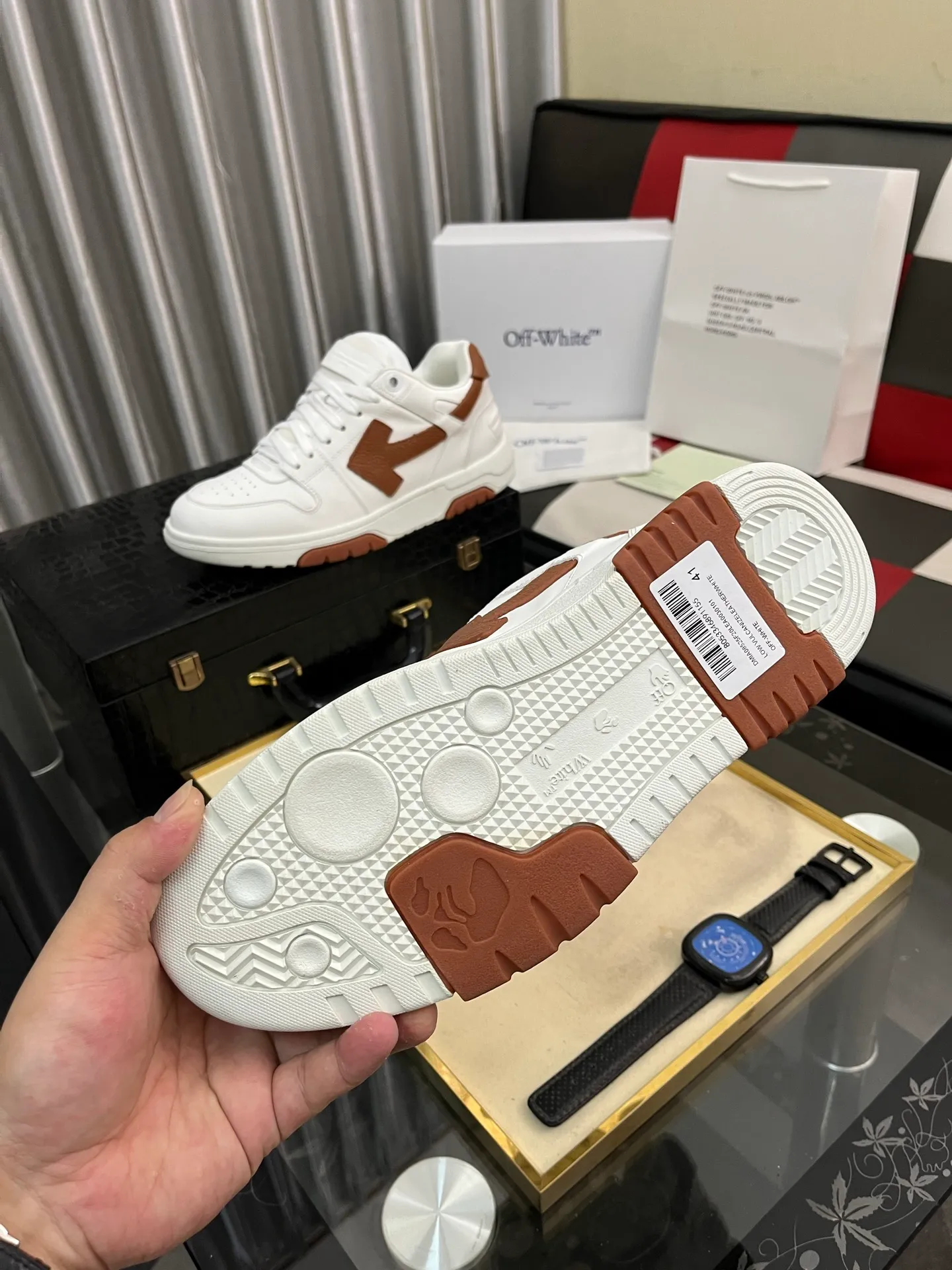 Men's shoes 💰600⌚️⌚️ OFF-White C/O VirGil Abloh fashionable and versatile casual shoes. Exclusive first release of the new model. Made of environmentally friendly cowhide leather and mesh fabric upper material. The insole is embedded with foam cushioning EVA material. The correct midsole is equipped with EVA lightweight cushioning. External tooth nail rubber outsole. The correct accessories can be customized simultaneously. Women's model: 35-40 Men's model: 39-45